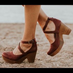 Free People Buena Vista Clog "Wine Color" Size 39 (size 8-8.5)